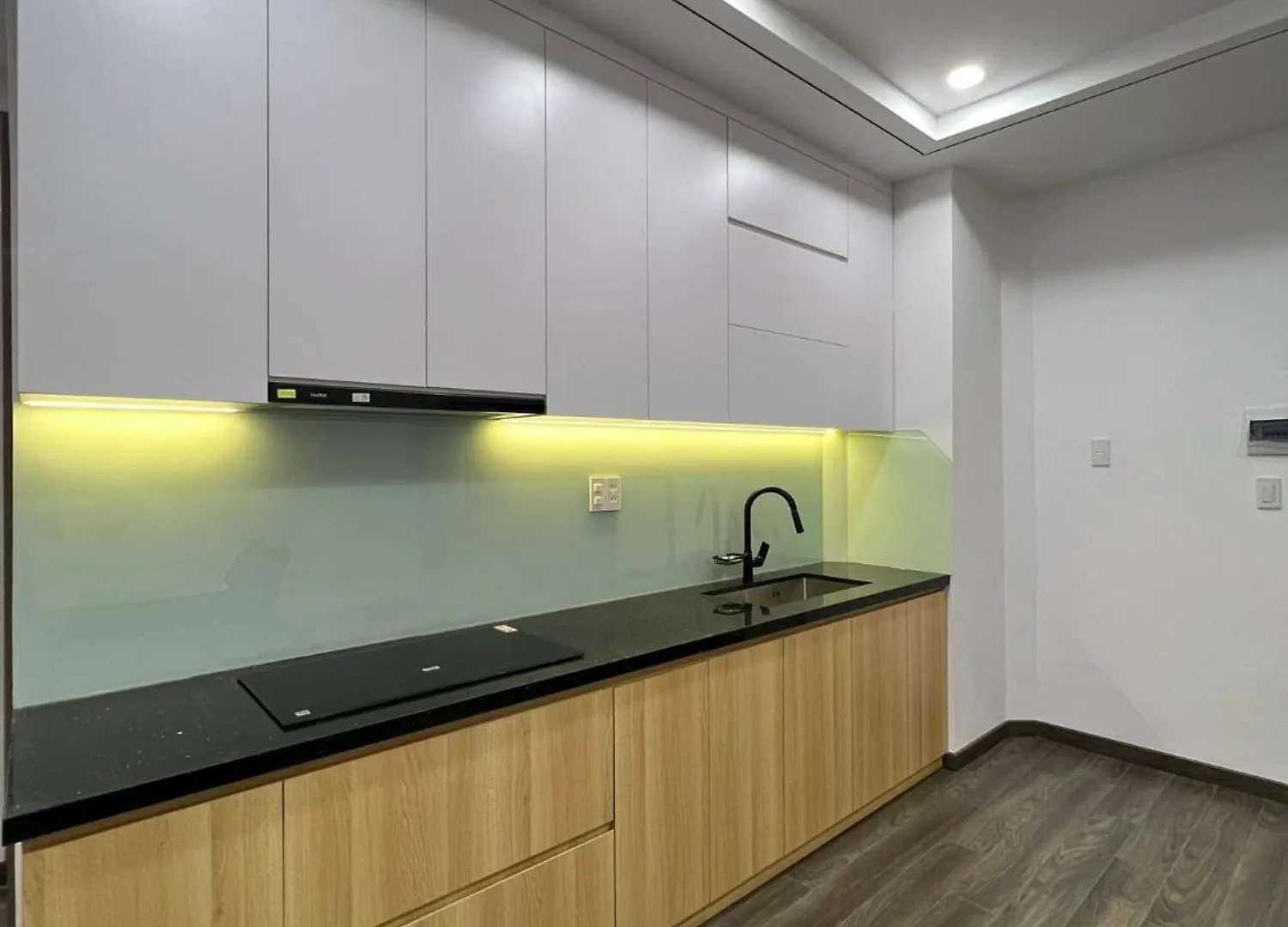 公寓 Beachfront House 芽庄